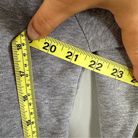 gray crop nike crewneck sweater loose fit size small - Picture 7 of 7